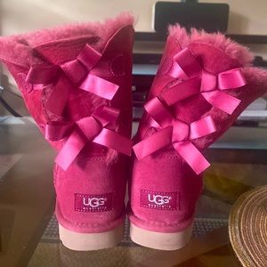 UGG Australia Hot Pink Size 7 boots, never worn